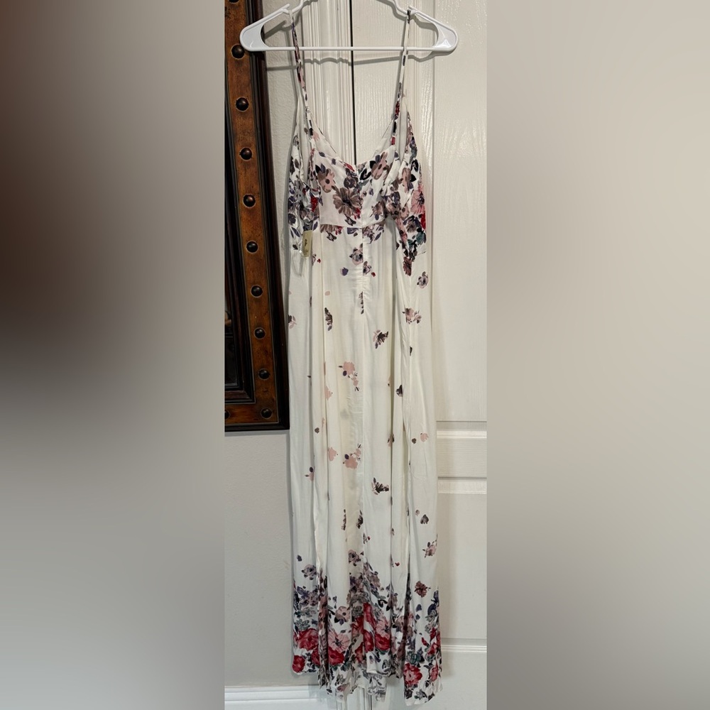 Chic Floral Maxi Dress in White and Pink